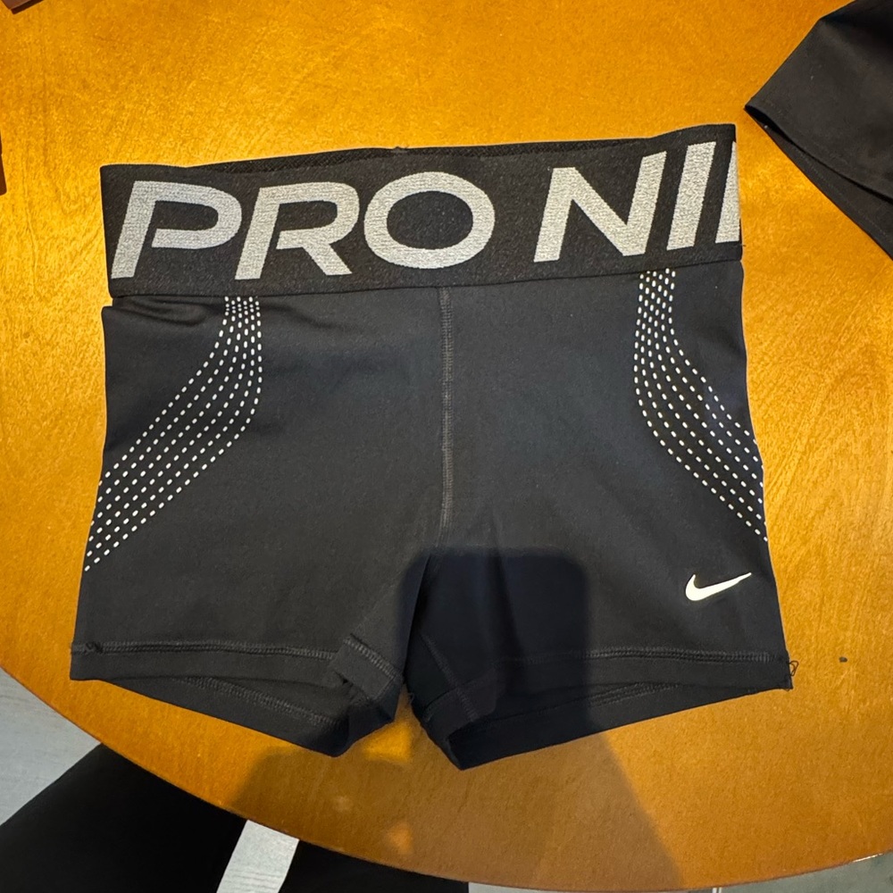 Nike Pro Women's Mid-Rise 3" Graphic Biker Shorts